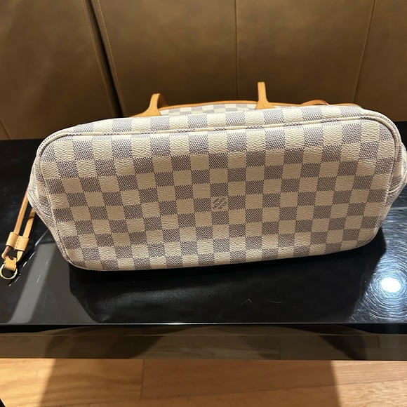 Louis Vuitton Neverfull MM - Picture 6 of 14